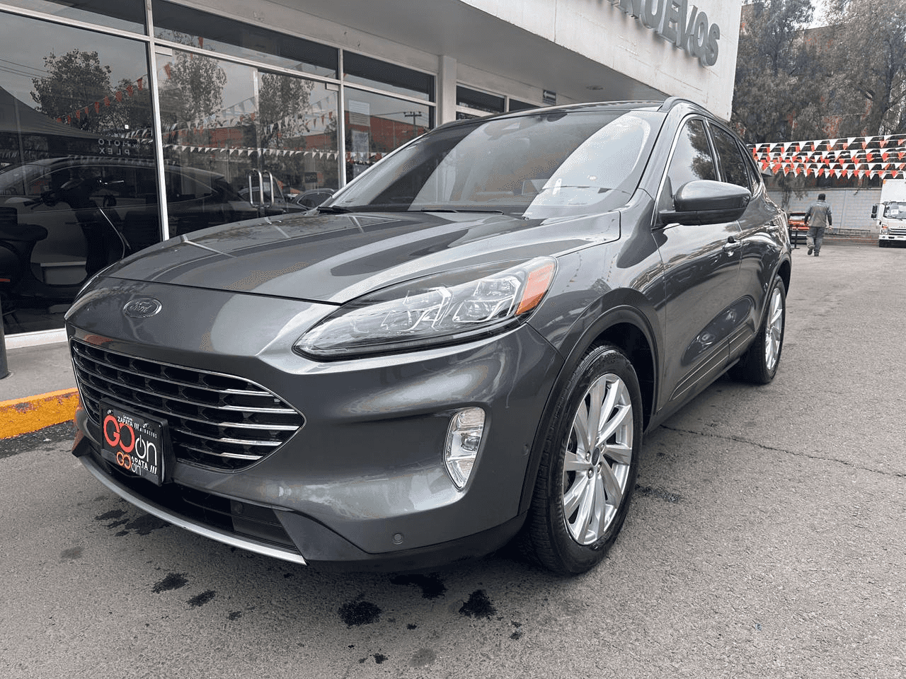 FOR_ ESCAPE TITANIUM FWD HEV