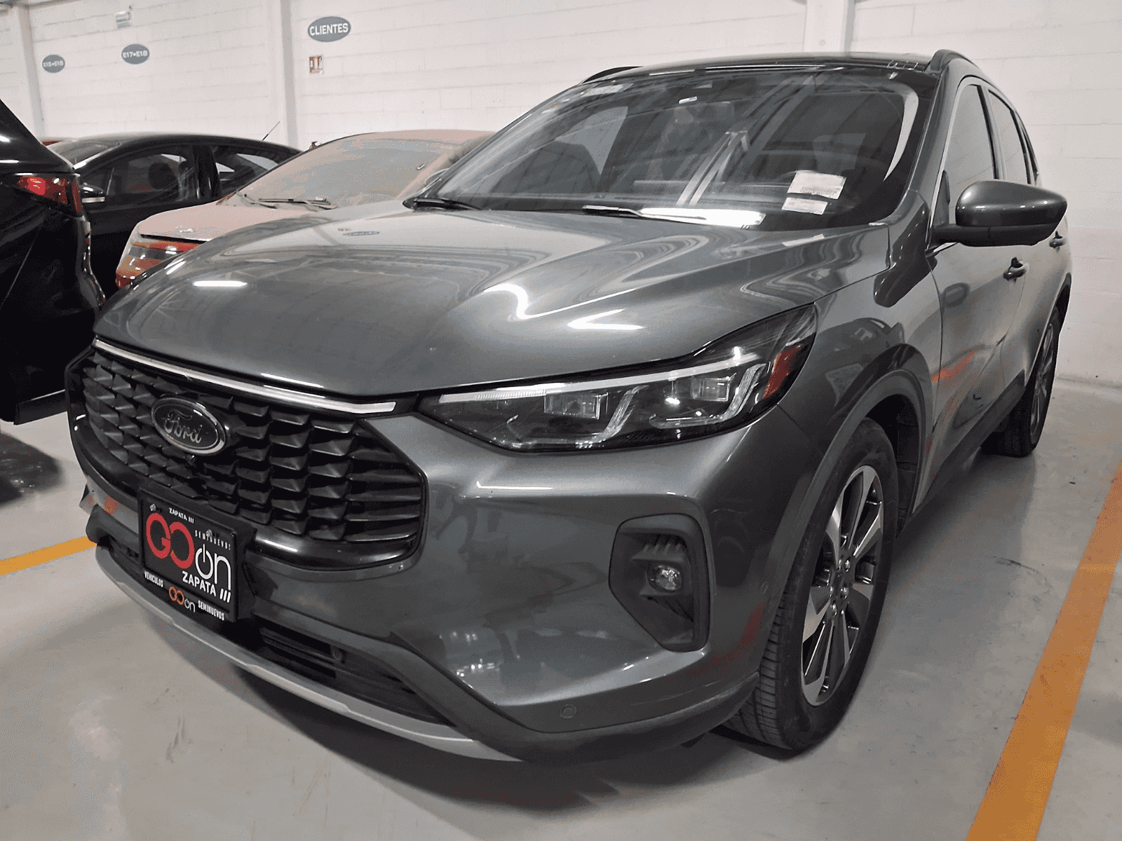 FOR_ ESCAPE TITANIUM FWD HEV