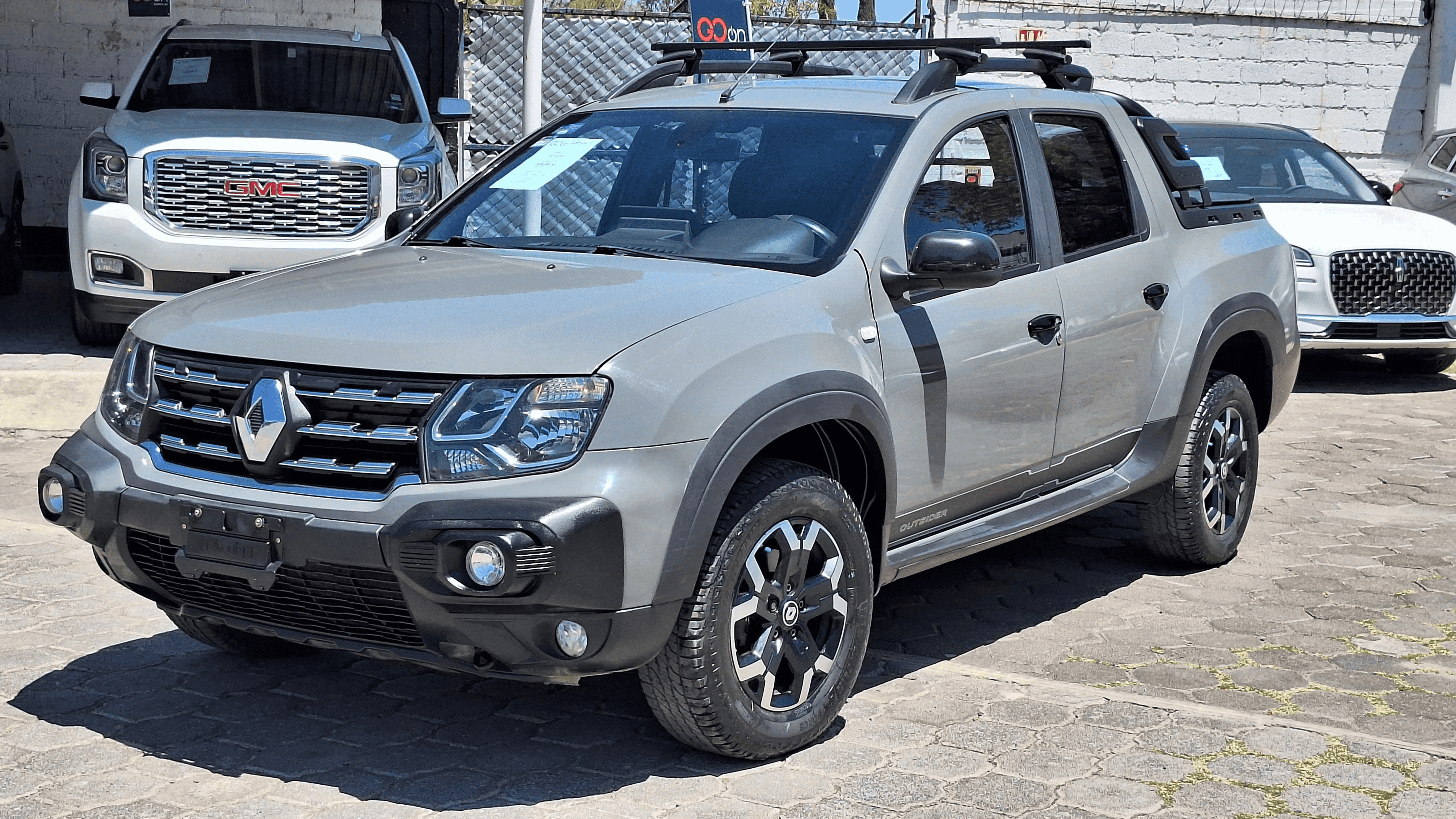 REN_OROCH OUTSIDER CVT