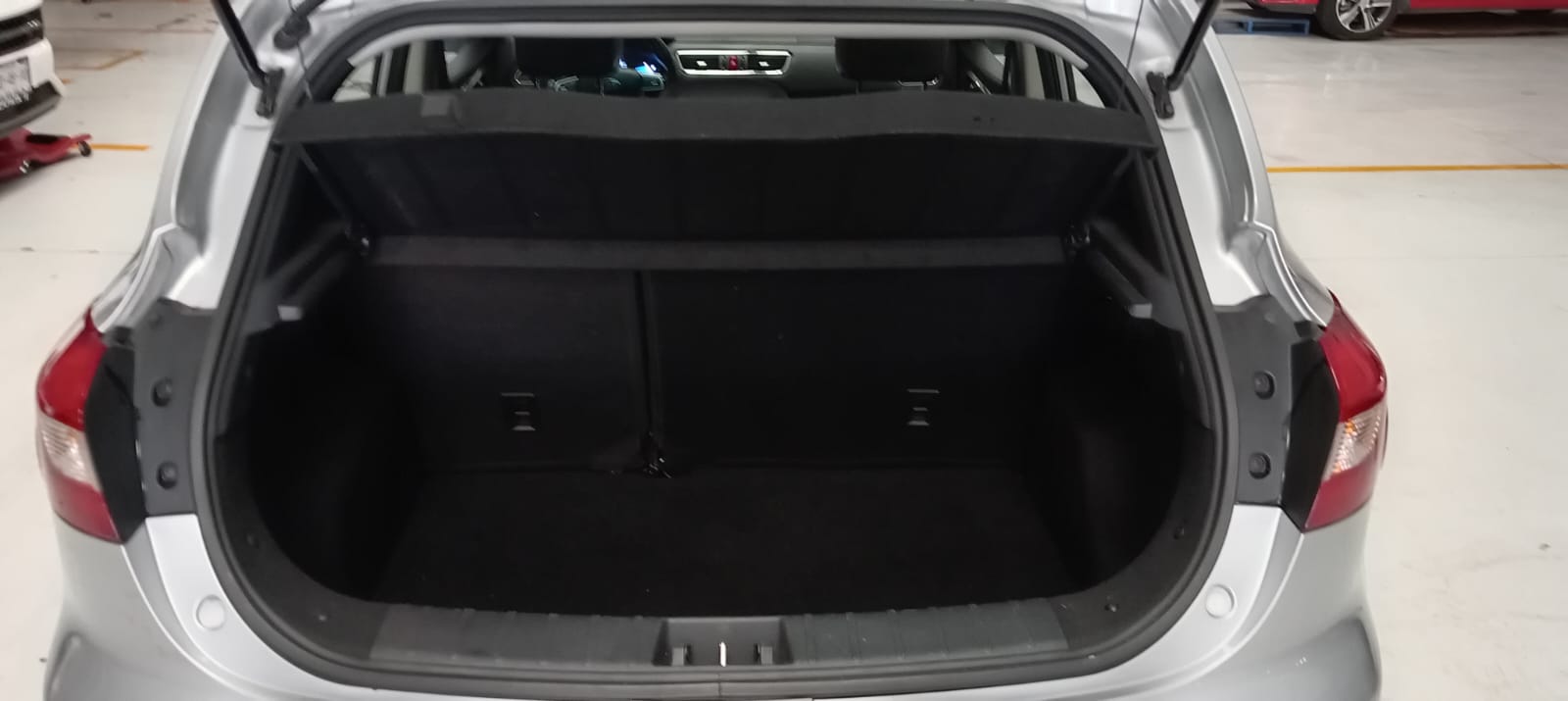 LJ1EEKRP8M4001992