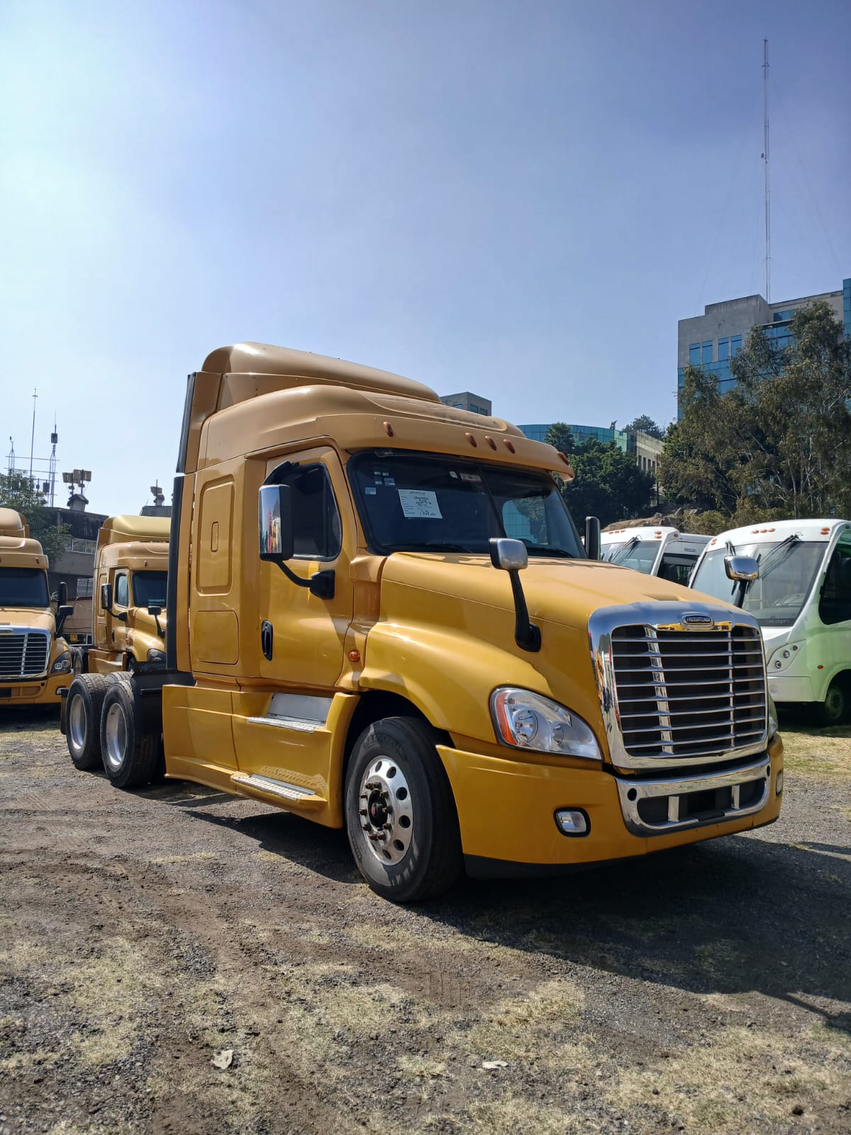 1 CASCADIA 125 miniatura 8